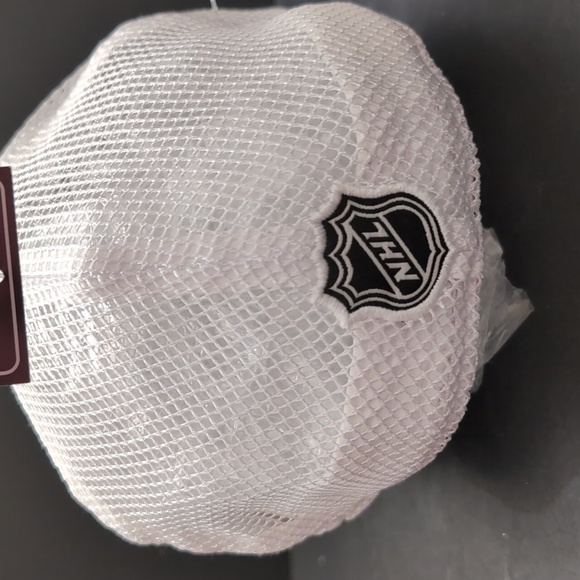 Reebok, NHL Montreal Canadiens Blue Mesh Snapback Sports Hat. - Picture 7 of 11